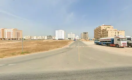 ارض سكنى تجارى G+6  بالإمارات إمارة عجمان حى الجرف 16 على شارع قار اسفلت وسط العمار خلف السوق الصينى بعجمان وعلى بعد دقائق من شارع الشيخ مكتوم بن راشد