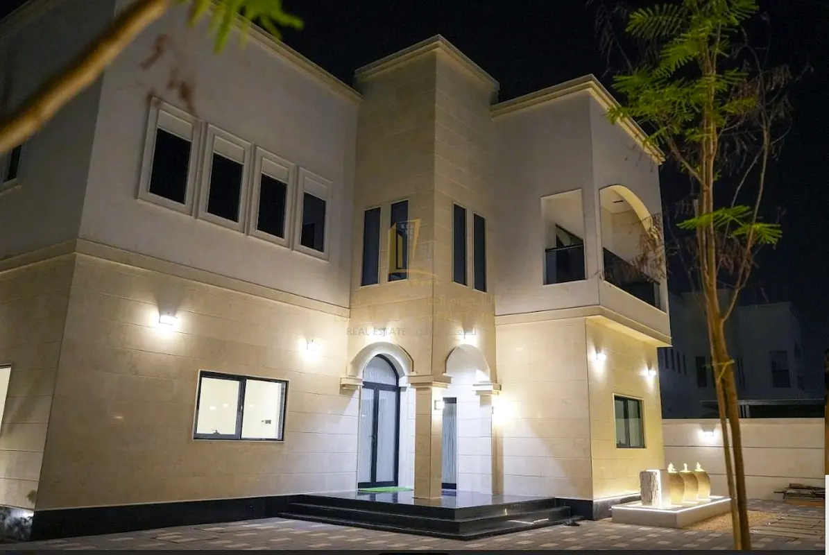 للبيع 4 فلل فاخرة بتشطيب سوبر ديلوكس في الحوشي