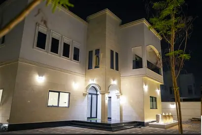 للبيع 4 فلل فاخرة بتشطيب سوبر ديلوكس في الحوشي