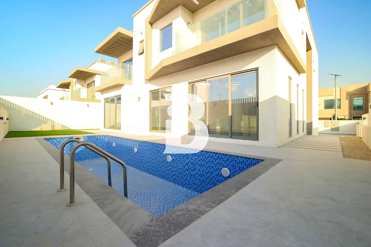 Rare Villa with Roof Top Access | Vacant and Ready