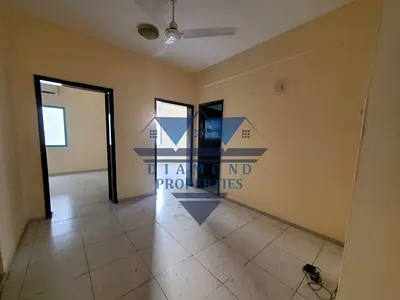 LAST UNIT IDEAL LOCATION 2BHK WITH SPLIT AC FITTED SAME LIKE (3BHK) JUST IN 35K