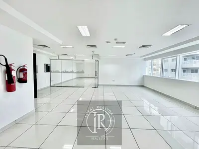 Fitted Office w/ 4 Partitions/ Chiller Free