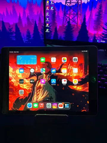 Ipad 6th generation 32gb everything works touch id is also working (THIS IS LAST NO BARGAIN)