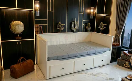 Drawer Daybed: Spacious storage compartments with easy-slide system and sturdy base.