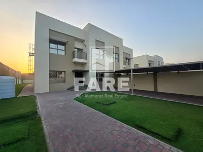 فيلا فاخرة مكونة من 5 غرف نوم + غرفة خادمة للإيجار في مجمع الشارقة جاردن سيتي السكني