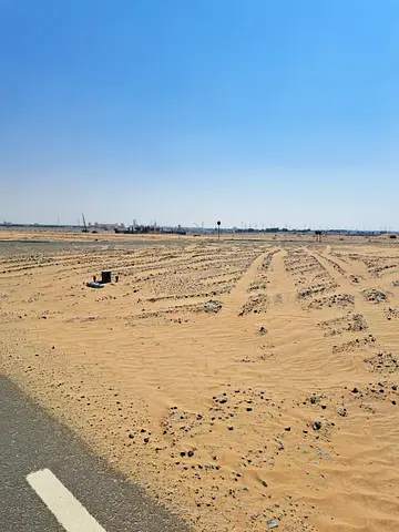 للبيع ارض سكنية لقطة في منطقة الحوشي الشارقة