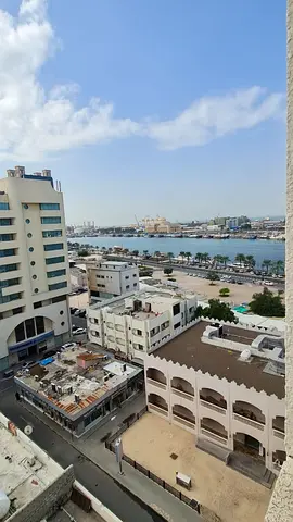 غرفتين وصالة بالشويهين مع بلكونة وإطلالة بحرية مساحات كبيرة تسهيلات مرنة في الدفع جاهزة للسكن 40 الف درهم.