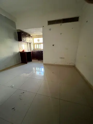 فرصة مميزة لاستئجار استوديو واسع في منطقة القليعة، مناسب للباحثين عن مكان عملي ومرن يلبي مختلف الاحتياجات.