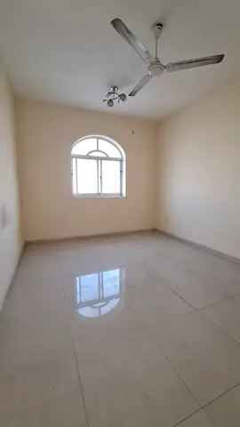 كاميرات مراقبة تعمل على مدار 24 ساعة  برج عائلي بالكامل  مواقف خارجية مجانية فقط  صيانة ممتازة طوال العام  الموقع والمعالم القريبة:  مول  سوبرماركت  م