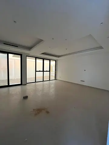 فيلا فاخرة للبيع أول ساكن في مجمع شموس السكني