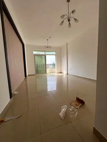 غرفة وصالة للإيجار السنوي في المجره 🏡  ✨ مواصفات مميزة جداً: 🛏️ غرفة نوم + صالة 🚿 2 حمام 🌅 بلكونة 📐 مساحة واسعة جداً ❄️ تكييف مركزي