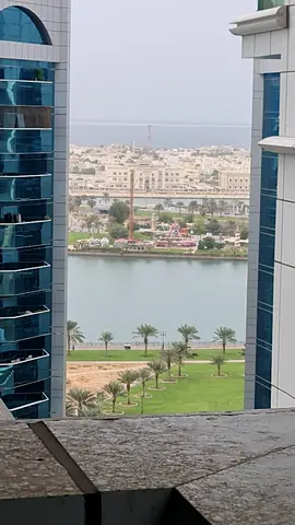 للإيجار شقة بالقاسمية غرفتين ماستر وصالة غرفة خادمة 3 حمامات جيم ومسبح ومواقف وكيدزاريا مجانا 65000 الف درهم .