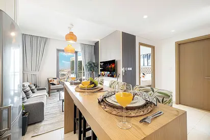 Modern Creekside 1BR | Near Dubai Mall & Downtown