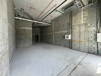 Premium Retail | High Visibility | Arjan