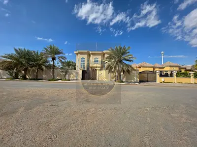 � للبيع فيلا مميزة – القرائن 4 – الشارقة  ✨ قريبة من المسجد والحديقة