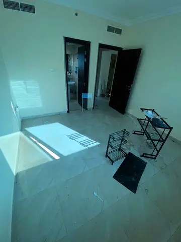 🔥 شقة لُقطة للإيجار السنوي في المجاز 2 🔥  فرصة مش بتتكرر 👌  🏡 غرفة وصالة بمساحة ممتازة 🏢 في تاور مميز وبناية نظيفة جدًا 🚗 باركن مجاني