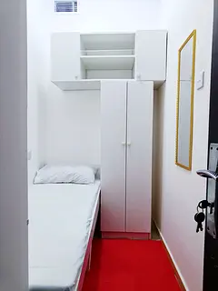 READY TO MOVE FEMALE SINGLE PARTITION 5MIN TO DISCOVERY GARDEN METRO, CLEAN AND QUIET APT...