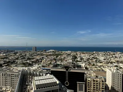 للبيع شقة فاخرة بإطلالة ساحرة في البرج الأزرق