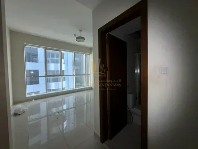 فرصة رائعة للبيع في برج صحارى 6-B – شقة غرفة وصالة بموقع مميز وإطلالة جانبية جذابة 🌟