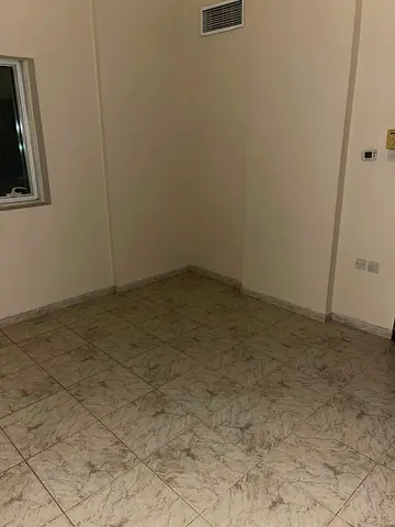 غرفة وصالة للإيجار – بناية الميمون – النباعه شقة مميزة مناسبة للسكن العائلي فقط، تقع في موقع هادئ وقريب من كافة الخدمات الأساسية في منطقة النباعة