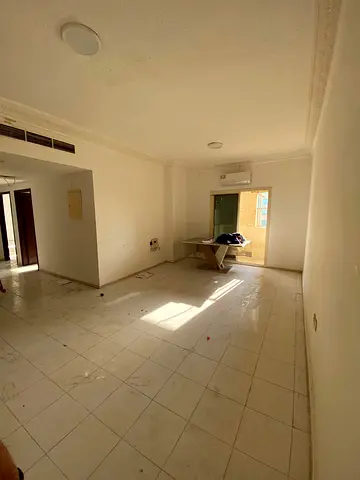 For rent in Sharjah – Al Majaz 2 🛏️ 2-bedroom apartment with a living room 📐 Excellent space 🚿 2 bathrooms ❄️ Central air conditioning 📍 Prime loc
