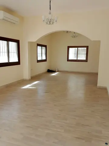 شركة اكسيبت قروب تقدم  فرصة سكن عائلية في الرفاعي ثلاث غرف نوم مع موزع وصالتين غرفة خادمة مستقلة باركن خاص للسيارة