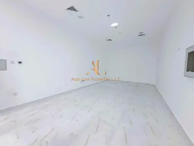 Sheikh Zayed RD: Spacious Shop Prime Location