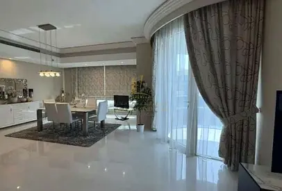 للبيع شقة فاخرة في بلو تاور – موقع استراتيجي وإطلالات مميزة 🌊