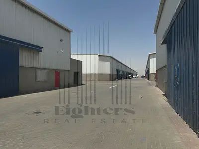 مستودع 3,000 قدم مربع في المنطقة الصناعية 4 | ارتفاع 8م | كهرباء 16 كيلو واط | 150,000 درهم | 4 دفعات | سهولة التحميل والتفريغ