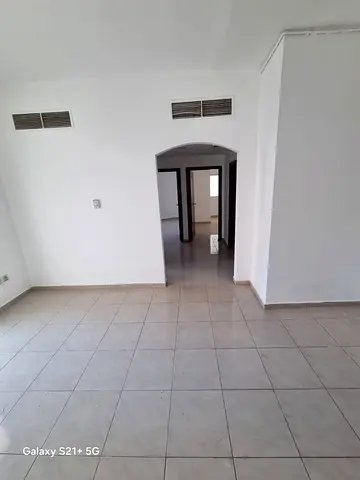 للإيجار شقة في القاسمية – المحطة ⭐ غرفتين وصالة 2 حمام مطبخ بلكونة تكييف مركزي