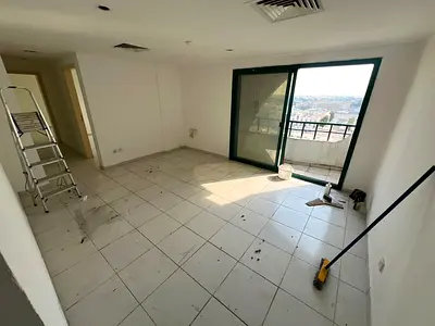 2 غرفه وصاله +2 حمام+ بلكون سكن عائلي في قلب الشارقه البوطينه مساحه واسعه مناسبه للعائلات وبالقرب من جميع الخدمات  والمراكز التجاريه