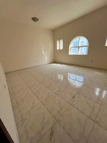 كاميرات مراقبة تعمل على مدار 24 ساعة  برج عائلي بالكامل  مواقف خارجية مجانية فقط  صيانة ممتازة طوال العام  الموقع والمعالم القريبة:  مول  سوبرماركت  م