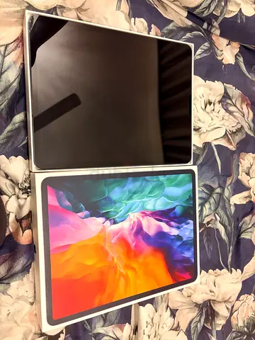 Apple iPad Pro 12.9 inch (4th Gen)  - Excellent Condition