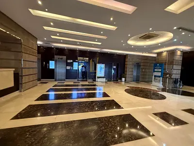 للإيجار  شقة مميزة  في برج صحارى 2