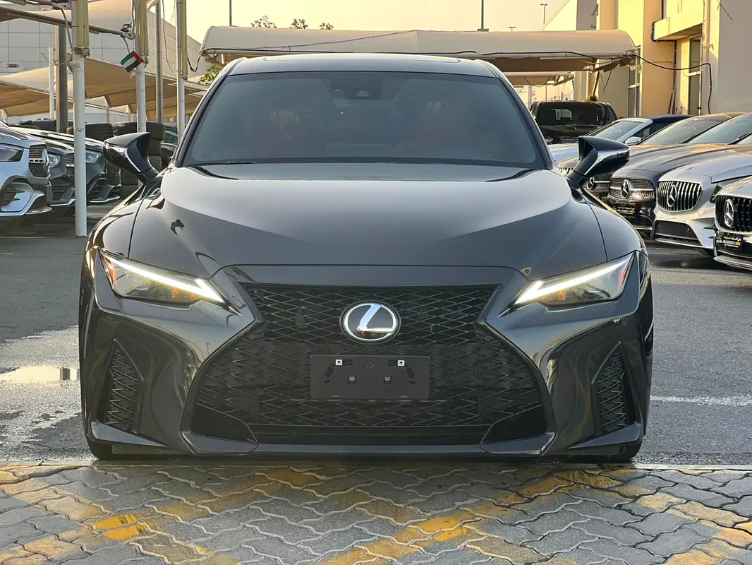 Lexus IS-Series 2024 — photo 1 of 18