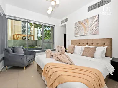 2BR Downtown Dubai - Near Burj Khalifa - Private Podium Seating - Sleeps 4