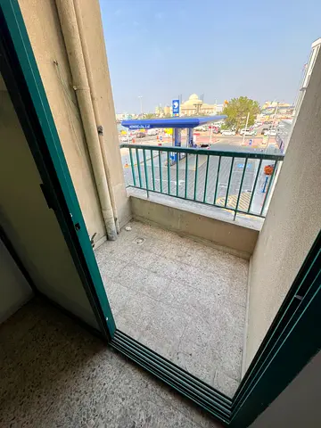 بتصميم عملي وأجواء مريحة تناسب الباحثين عن السكن الهادئ بالقرب من البحر