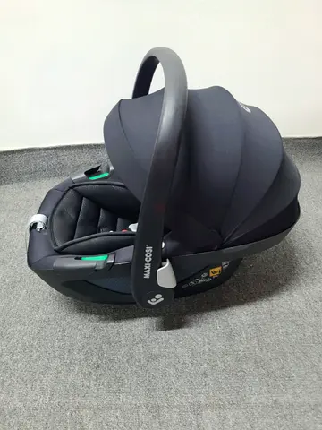 Maxi-Cosi - Pebble 360 Car Seat - Essential Black Pebble 360 car seat for infants  from birth to 15