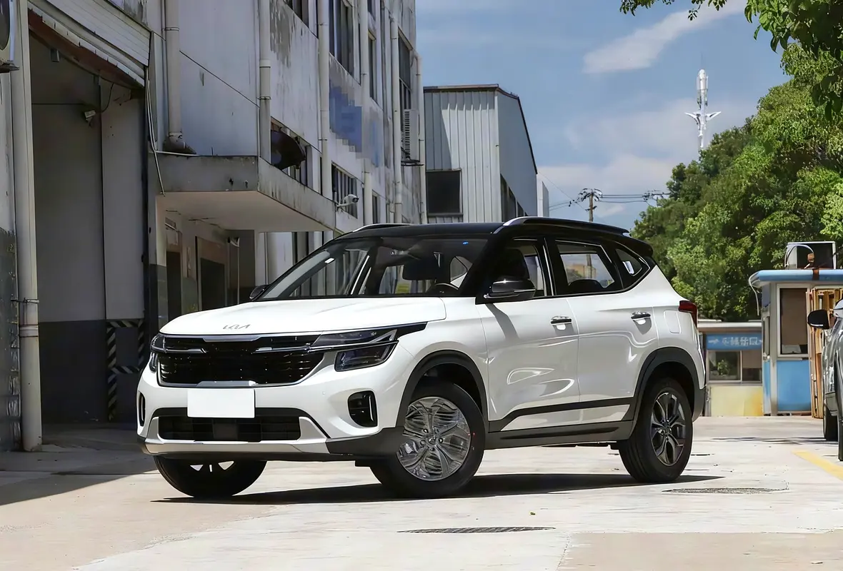 Kia Seltos 2025 — photo 1 of 19