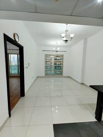 spacious 1 Bedroom with big balcony and provate car park