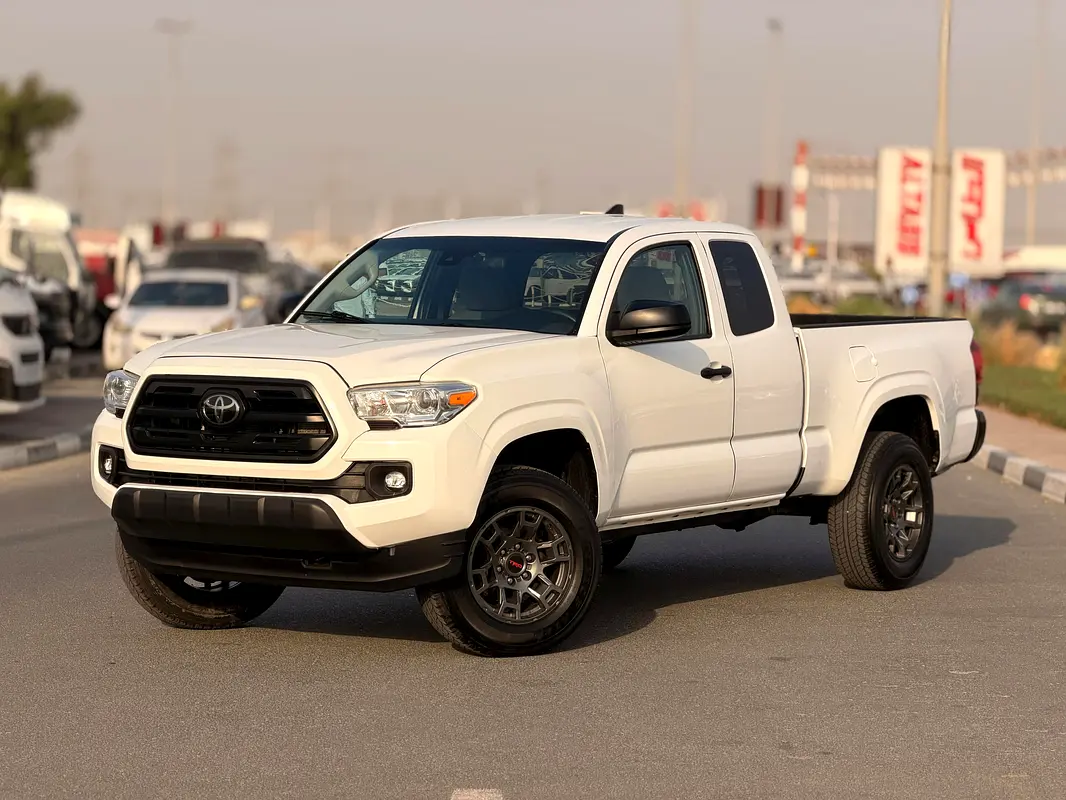 Toyota Tacoma 2019 — photo 1 of 19