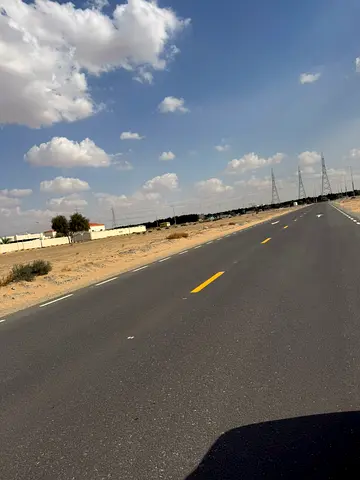 للبيع ارض تجارية مميزة