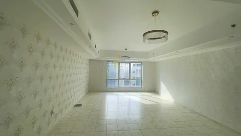 للبيع شقة واسعة مميزة في برج الدانة