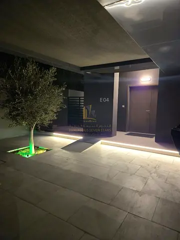 فيلا مزدوجة للبيع في الجادة