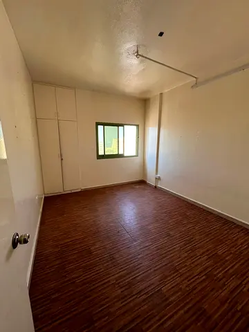 كاميرات مراقبة تعمل على مدار 24 ساعة  برج عائلي بالكامل  مواقف خارجية مجانية فقط  صيانة ممتازة طوال العام  الموقع والمعالم القريبة:  مول  سوبرماركت  م