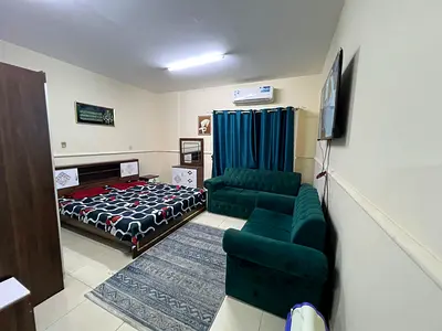 انتهز الفرصه استديو اول ساكن في القليعه فرش ممتاز جدا مساحه كبيره موقع استرتيجي مكان مميز جدت شامل انترنت فقط