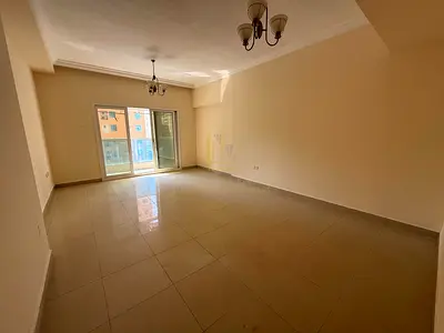 فرصة استثمارية مميزة في موقع استراتيجي على الطريق إلى دبي 🌟