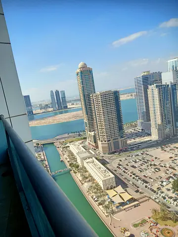 شقه  غرفتين وصاله مع بلكون واطلاله اماميه كامله علي بحيرة الممزر للايجار السنوي  بمنطقة المجاز برج النخله 3