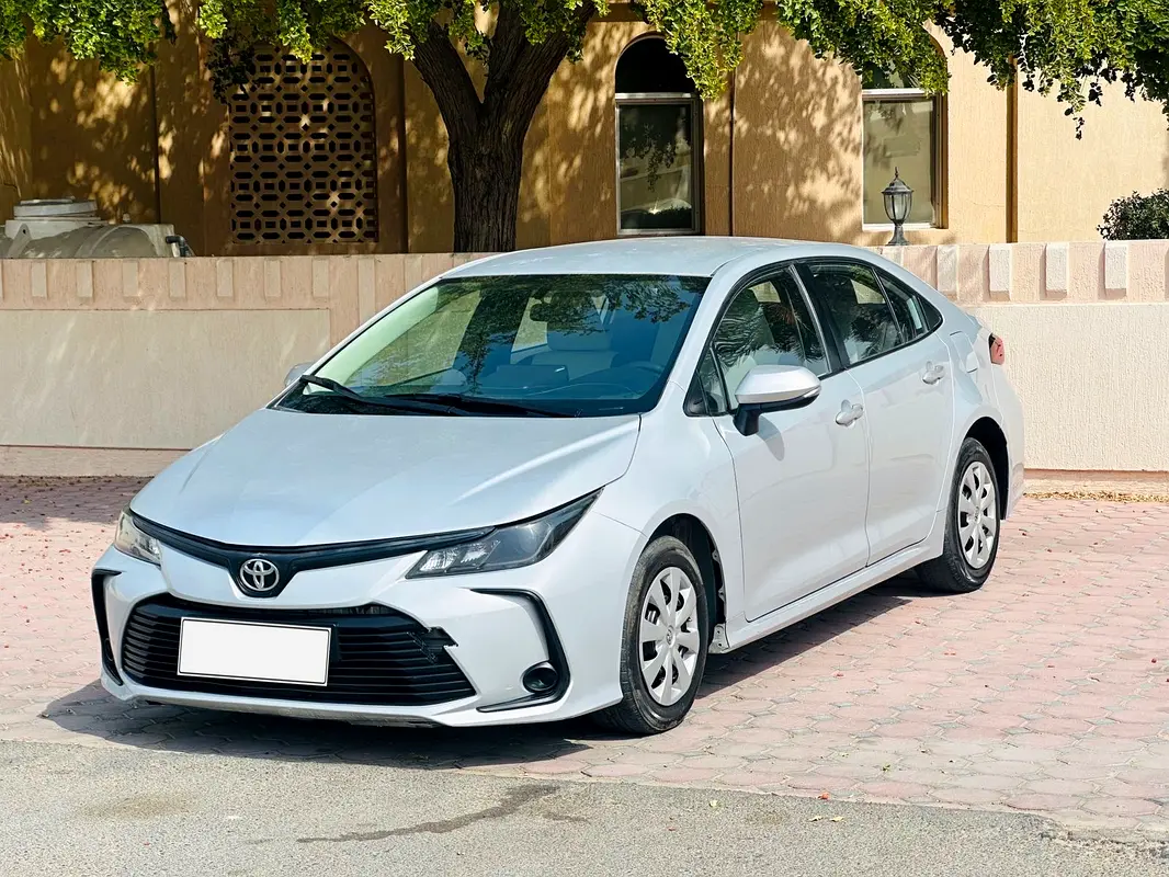 Toyota Corolla 2020 — photo 1 of 17