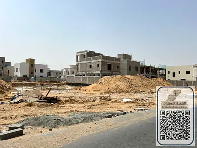 قطعة أرض سكنية للبيع في منطقة الحليو 2 – عجمان، موقع مميز داخل منطقة حديثة وهادئة وقريبة من الطرق الرئيسية والخدمات.  الأرض على شوارع أسفلت مما يوفر س